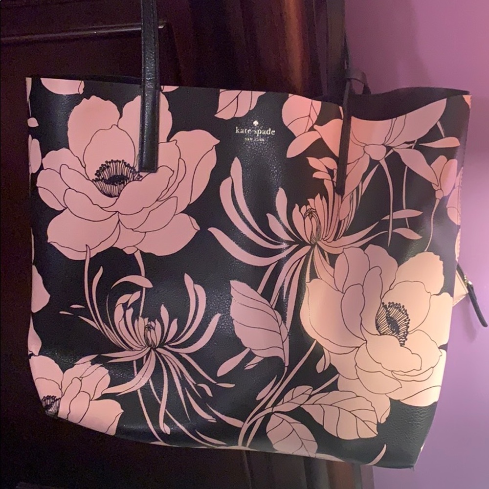 Reversible Kate Spade tote and Wristlet